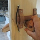 installer serrure 3 points sur porte ancienne