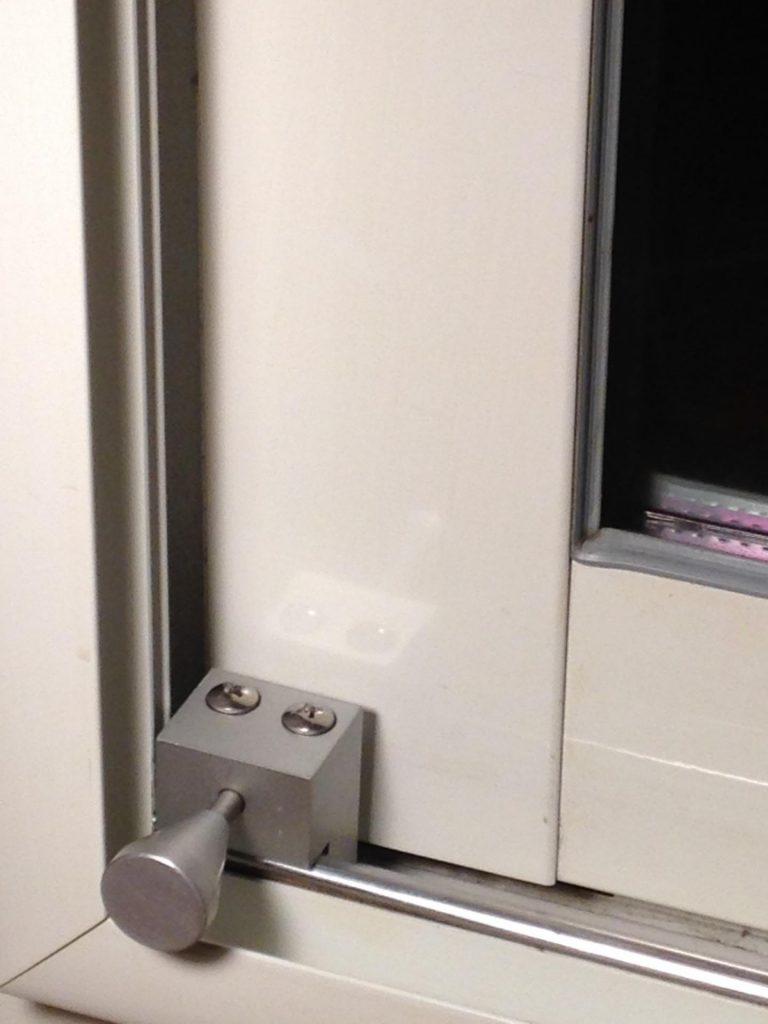 installer verrou porte coulissante