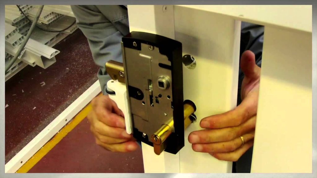 pose serrure portail coulissant